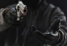 Πως “αιχμαλώτισαν” και λήστεψαν ηλικιωμένο ζευγάρι στη Βάρη – Τι ψάχνει η αστυνομία Πως "αιχμαλώτισαν" και λήστεψαν ηλικιωμένο ζευγάρι στη Βάρη – Τι ψάχνει η αστυνομία