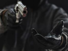 Πως “αιχμαλώτισαν” και λήστεψαν ηλικιωμένο ζευγάρι στη Βάρη – Τι ψάχνει η αστυνομία Πως "αιχμαλώτισαν" και λήστεψαν ηλικιωμένο ζευγάρι στη Βάρη – Τι ψάχνει η αστυνομία