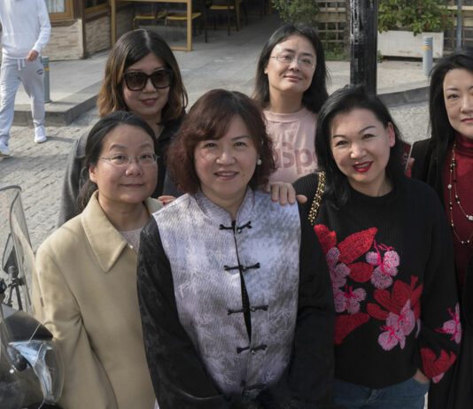 Πώς η χρυσή βίζα μετέτρεψε τον Αλιμο σε China Town Πώς η χρυσή βίζα μετέτρεψε τον Αλιμο σε China Town